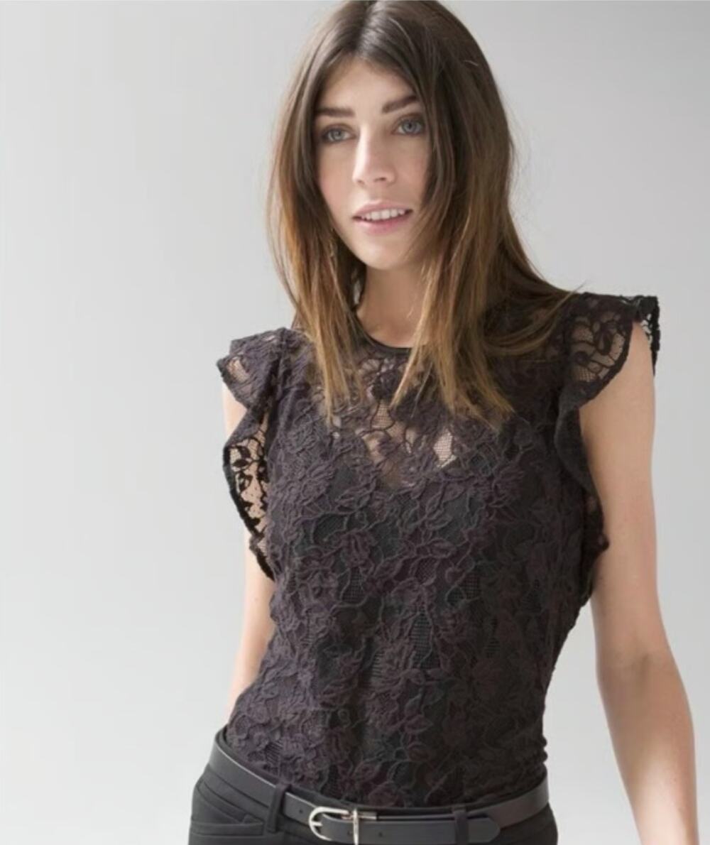 White House Black Market (WHBM) Lace flutter Sleeve Top Size 4